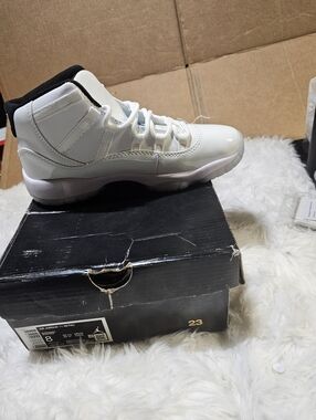 Jordan Men's White Black Retro High-Top Sneakers